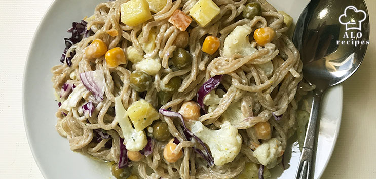 Curry noodle salad with mayonnaise
