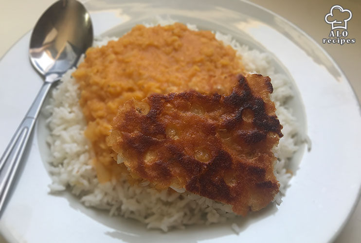 Red lentils with iranian rice bread tahdig