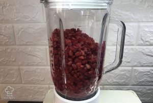 Blend the pomegranate seeds