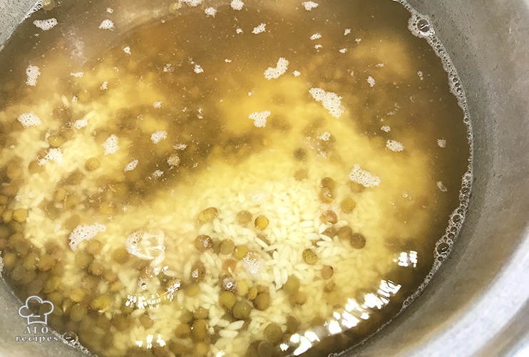 Add rice to the lentils