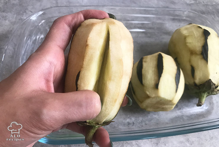 make a longitudinal cut in the middle of eggplants
