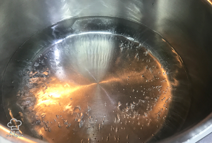 Pour water into a pot and heat until it boils