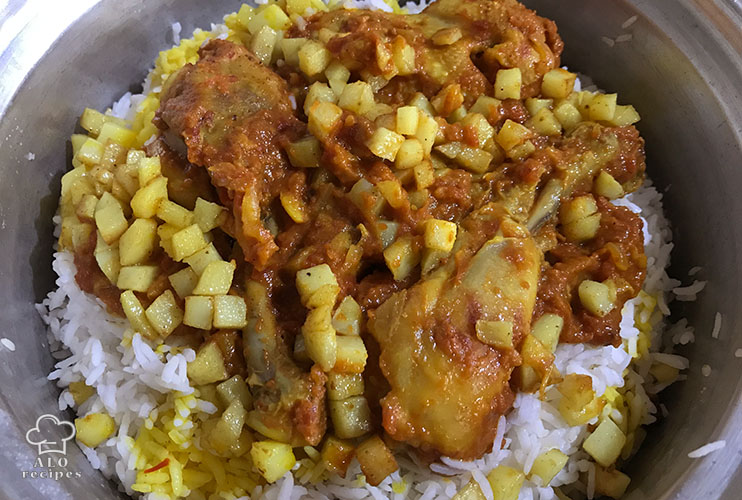 Steam the rice with the chickens