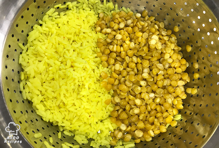 Boil the Split peas and rice. Drain them.