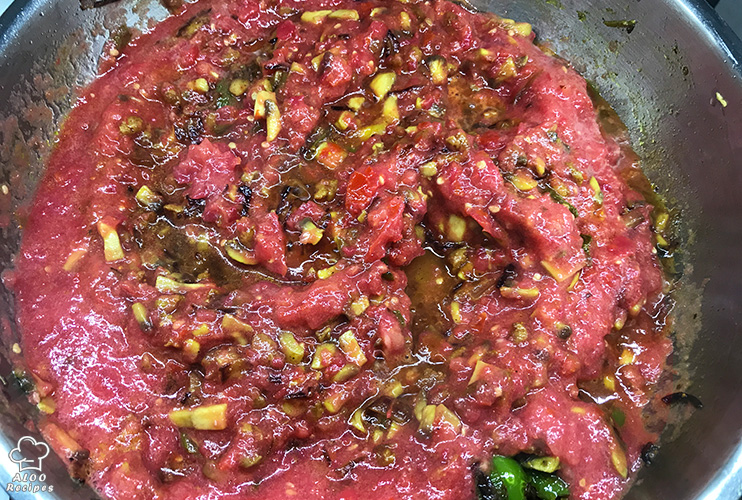 Add the tomato purée (optional)
