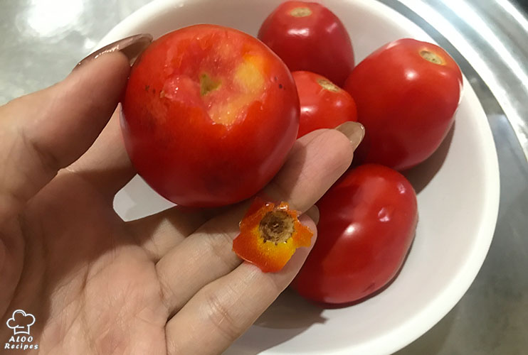 Cut the tomato calyx