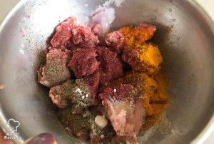 Add dried ingredients to the minced meat